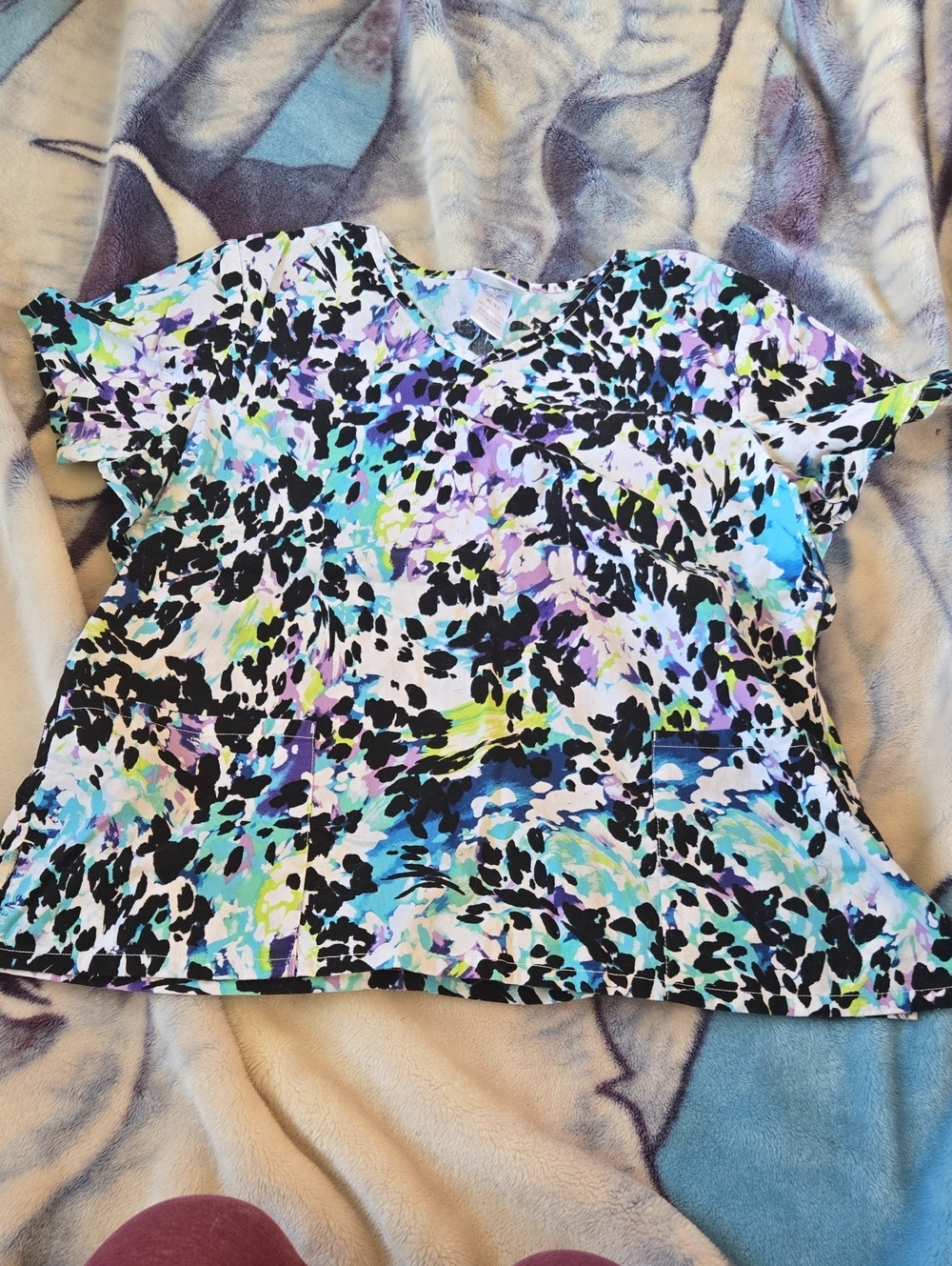 Printed Short-Sleeve Women's Scrub Top in Aqua and Black